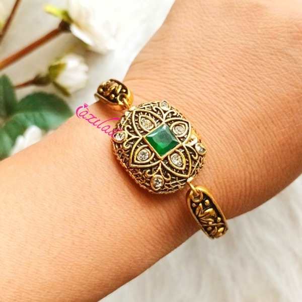 Antique golden beaded Green bracelet