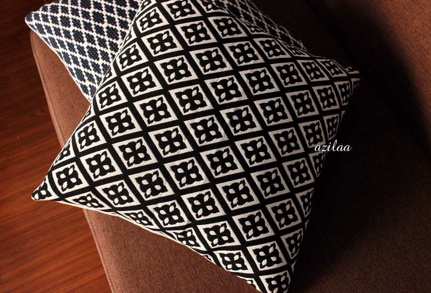 Black white geometric handloom handmade cushion cover 1