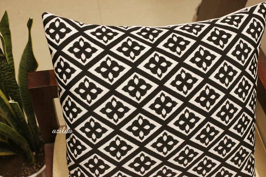 Black white geometric handloom handmade cushion cover 1
