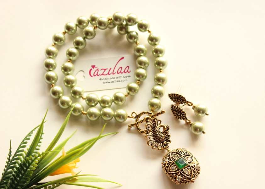 Classic pastel green pearl necklace earrings