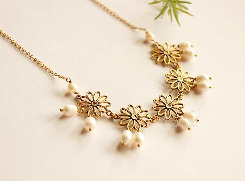 Dainty pearl antique gold necklace 