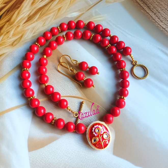 Elegant Vintage style red pearl necklace set