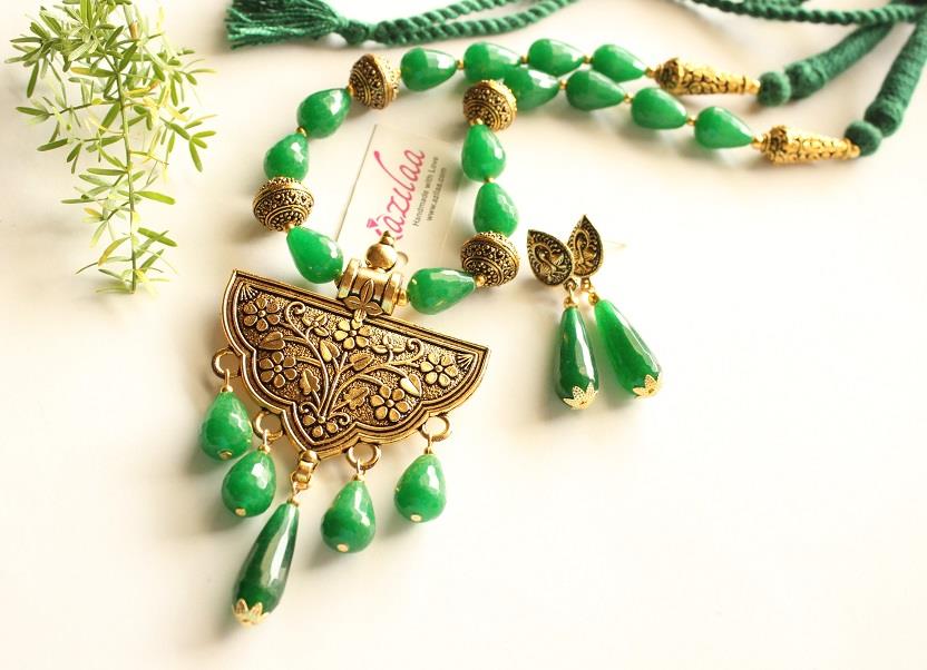 Ethnic Green gemstone antique gold tone necklace set