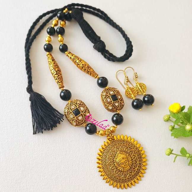 Goddess Durga golden gemstone black onyx necklace set
