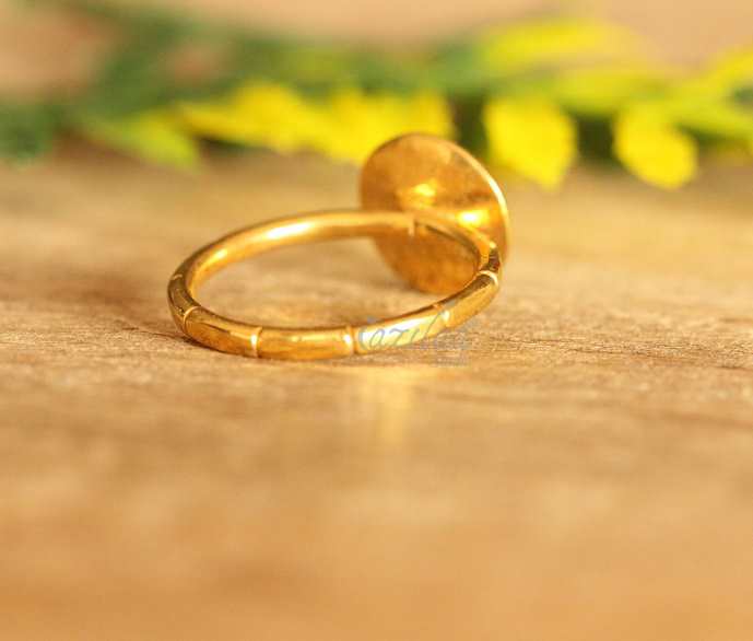 Green Emerald 18 Karat yellow gold handmade designer ring