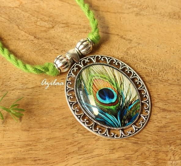 Green Peacock feather pendant thread necklace