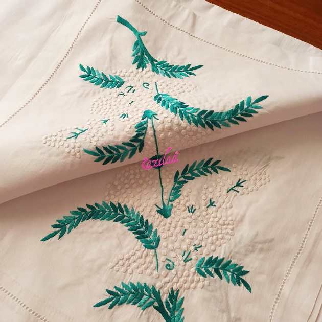 Green leaves cotton hand embroidered dinning table cover set 