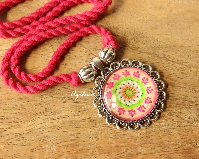 Pink flower pendant thread necklace