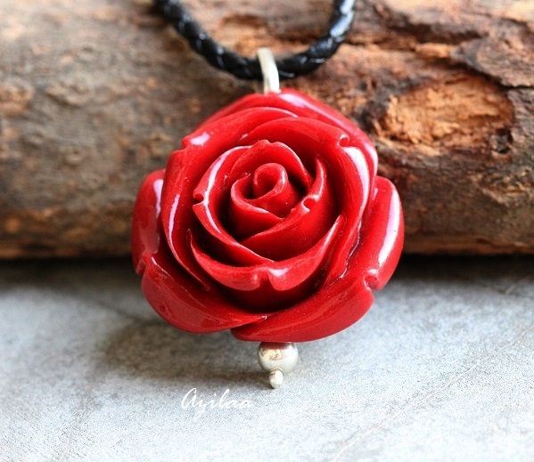 RED rose pendant