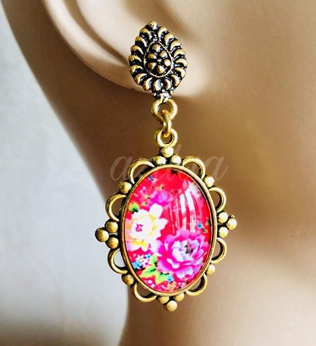 Red vintage style pendant antique gold tone necklace set