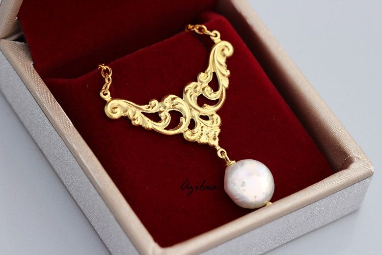 Vintage style gold plated pearl pendant 