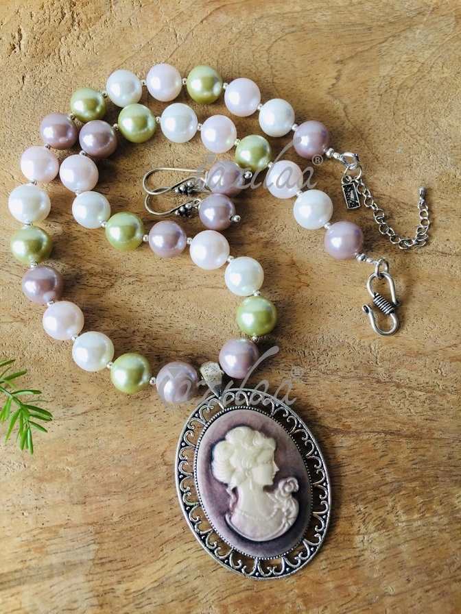 Vintage style lady pearl designer necklace set