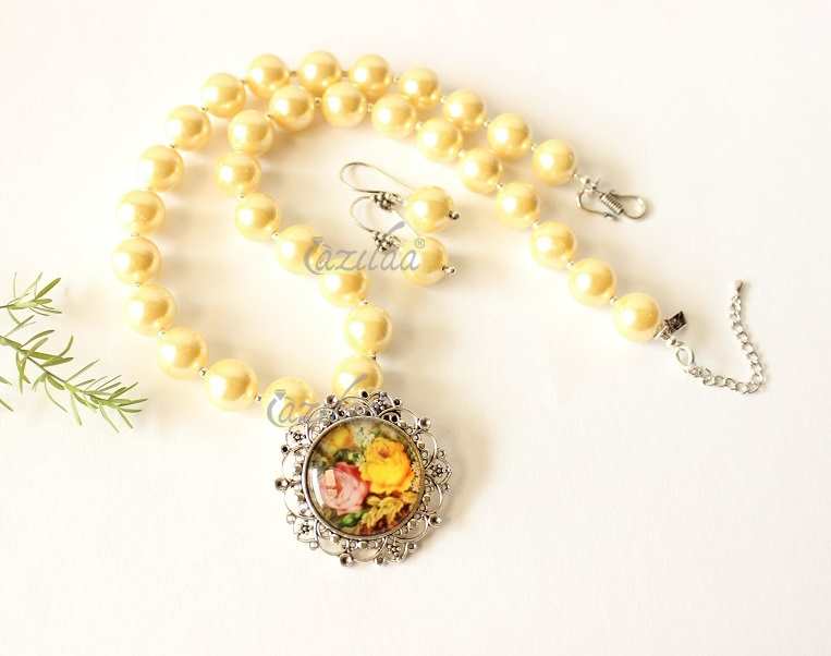Vintage style pearl golden flower pendant necklace set