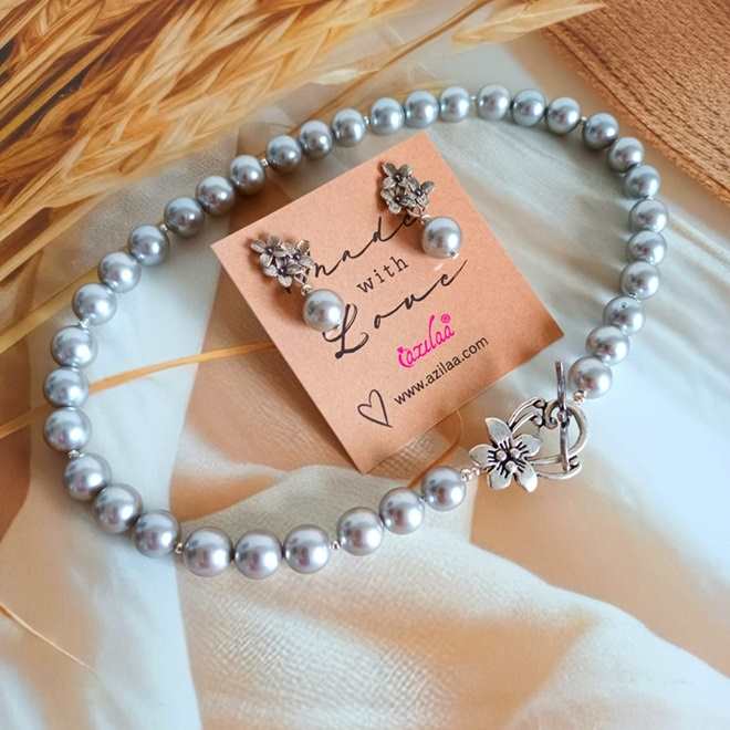 Vintage style silver pearl necklace set